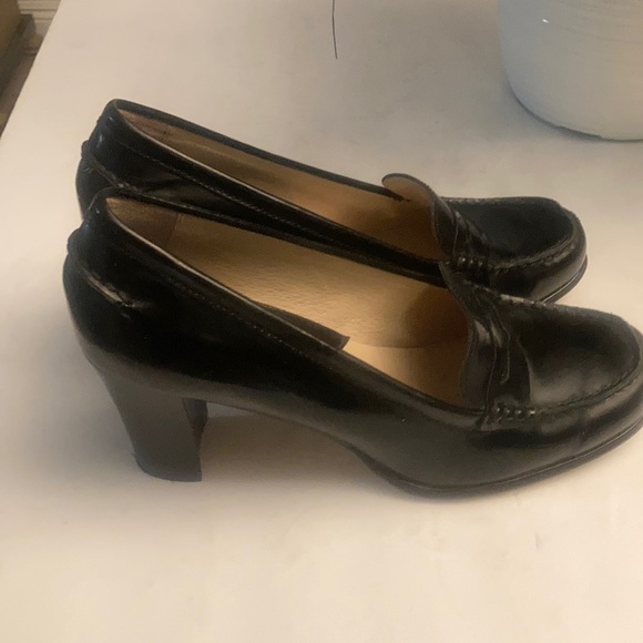 Michael Michael kors shiny black pump. - Picture 4 of 16